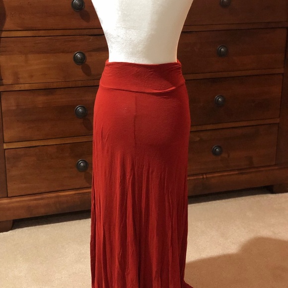 Women’s Skirt - Picture 2 of 2